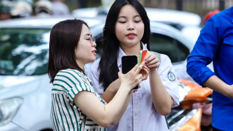 diem-moi-thi-vao-lop-10-ha-noi:-dang-ky-nguyen-vong-truc-tuyen,-thi-sinh-se-biet-ngay-“ty-le-choi”