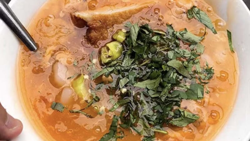 nghi-le-30/4-/15:-du-khach-khong-nen-bo-qua-cac-mon-an-dac-san-nay-khi-den-hue