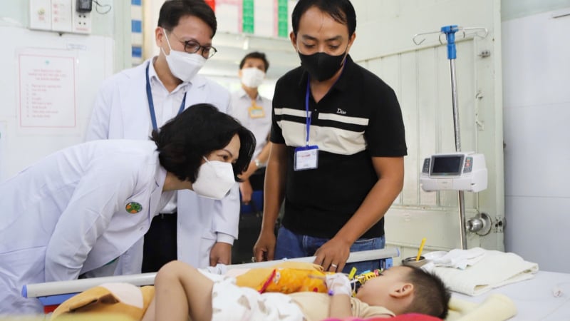 nhieu-ca-tay-chan-mieng-do-chung-virus-ev71:-bo-y-te-yeu-cau-tang-cuong-cach-ly