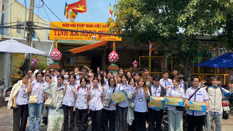 bai-du-thi-ngay-mai-trong-mat-em:-ngay-mai-–-ngoi-nha-am-ap-trong-tim-em