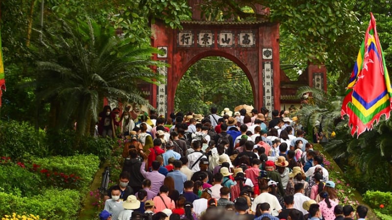 lay-y-kien-hoan-doi-lich-nghi-le-gio-to-hung-vuong,-ngay-le-30/4