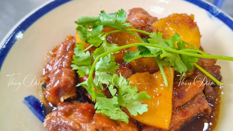 bo-phan-cuc-ngon-cua-con-heo,-dem-kho-voi-loai-nuoc-dac-biet-nay-thanh-mon-hap-dan-dua-com