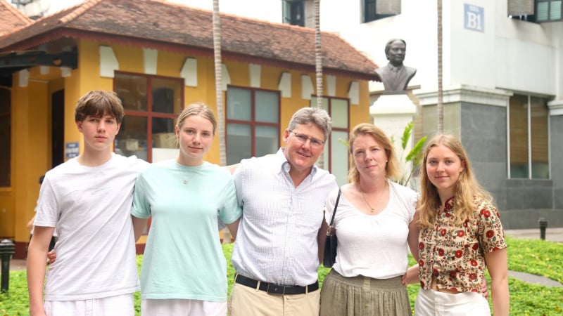 gia-dinh-co-gai-nguoi-anh-hien-tang:-con-se-van-song-theo-mot-cach-that-dep