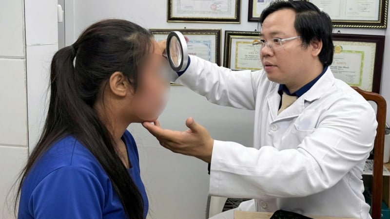 ha-noi:-co-gai-mat-nhu-“tran-dia”-mang-ca-tui-chai-lo-my-pham-mua-online-cau-cuu-bac-si