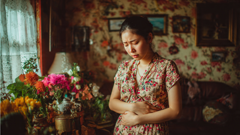 thay-bung-la-la,-co-gai-tre-di-kham,-ta-hoa-phat-hien-khoi-u-co-kich-co-lon-nhu-qua-bong