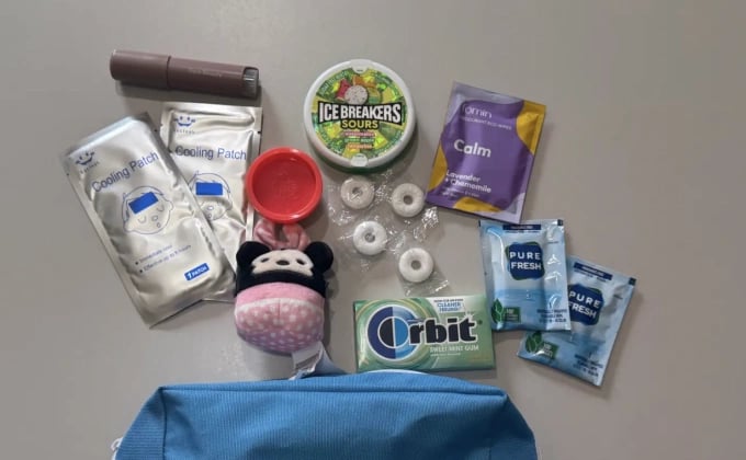 gioi-tre-my-do-xo-trang-bi-tui-chong-lo-au