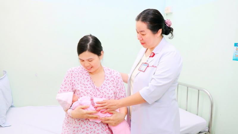 khoi-u-xo-khong-lo-lien-tuc-moc-lai-trong-thai-ky,-de-doa-sinh-mang-hai-me-con