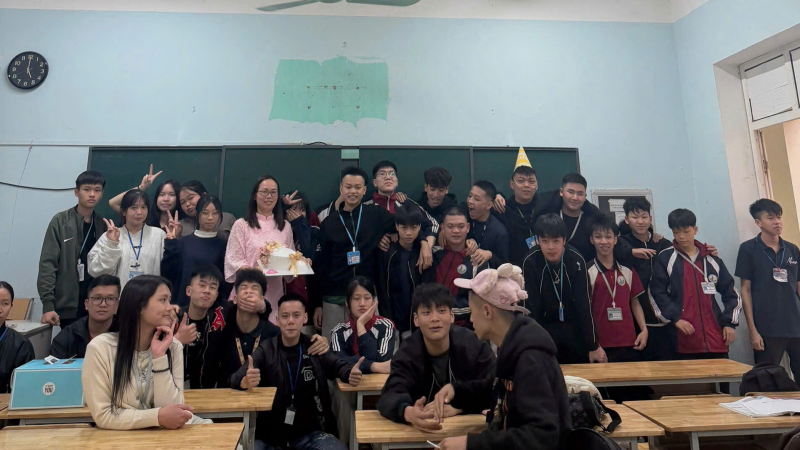 bai-du-thi-ngay-mai-trong-mat-em:-tu-gian-kho-vung-bien-den-giac-mo-ngay-mai-ruc-sang