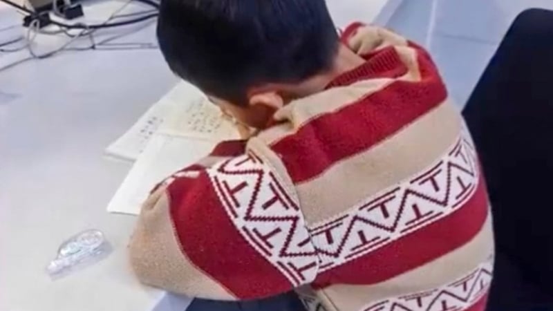 con-luoi-lam-bai,-me-dua-toi-don-canh-sat-xu-ly,-nhan-lai-ket-qua-bat-ngo