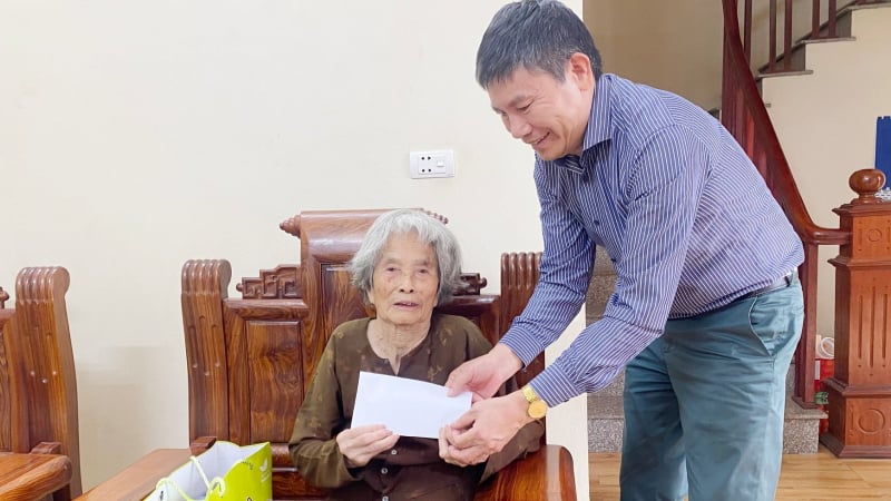 doanh-nhan-nguyen-ha-thuy-nhan-phung-duong-suot-doi-2-me-viet-nam-anh-hung-tai-ha-noi