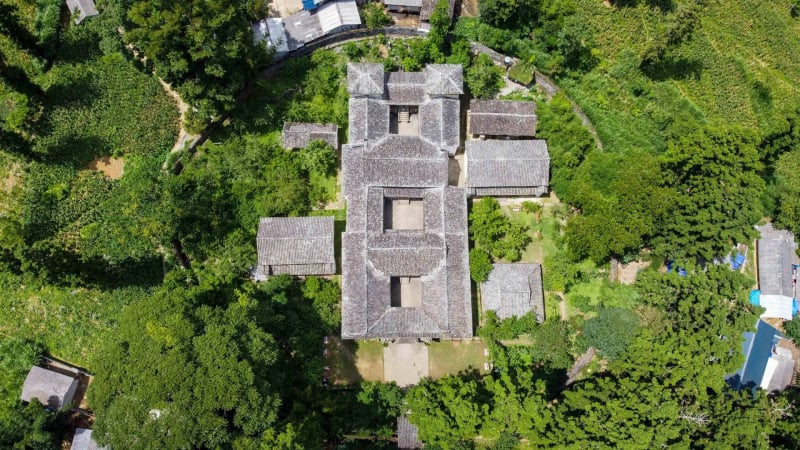 nhung-bi-an-o-dinh-thu-ho-vuong-tren-cao-nguyen-da-dong-van