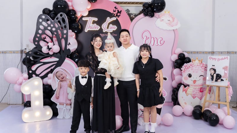 bai-du-thi-ngay-mai-trong-mat-em:-the-gioi-hien-dai-van-day-ap-yeu-thuong