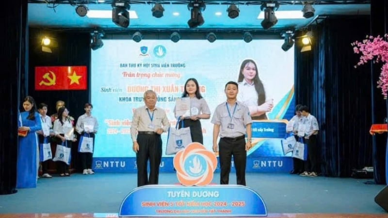 bai-du-thi-ngay-mai-trong-mat-em:-nhung-dong-tu-su-cua-nguoi-con-cua-dao-ly-son