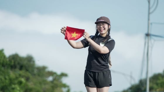 hang-tram-nguoi-tham-gia-buoc-chan-xanh-tai-ban-dao-son-tra,-da-nang