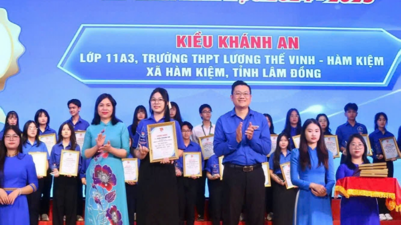 bai-du-thi-ngay-mai-trong-mat-em:-ngay-mai,-toi-la-mot-chien-binh