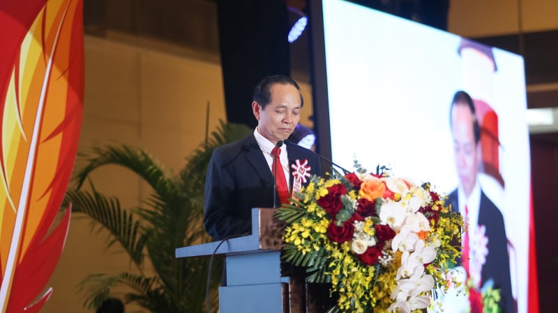 loi-dan-do-xuc-dong-cua-hieu-truong-truong-chuyen-nhan-van-trong-dem-tri-an-cham-18