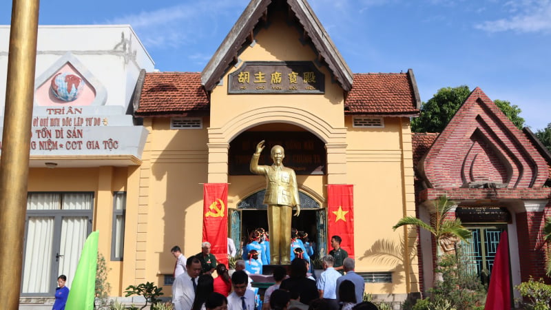 doc-dao-khu-tuong-niem-bac-ho-2.000m²-do-cuu-binh-ngoai-90-tuoi-tu-xay-dung