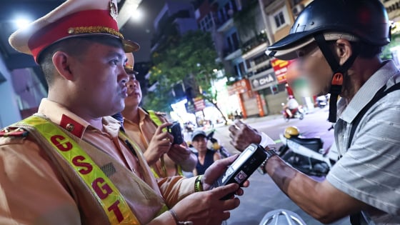 nguoi-dan-ong-an-mot-bap-ngo-vi-pham-nong-do-con?