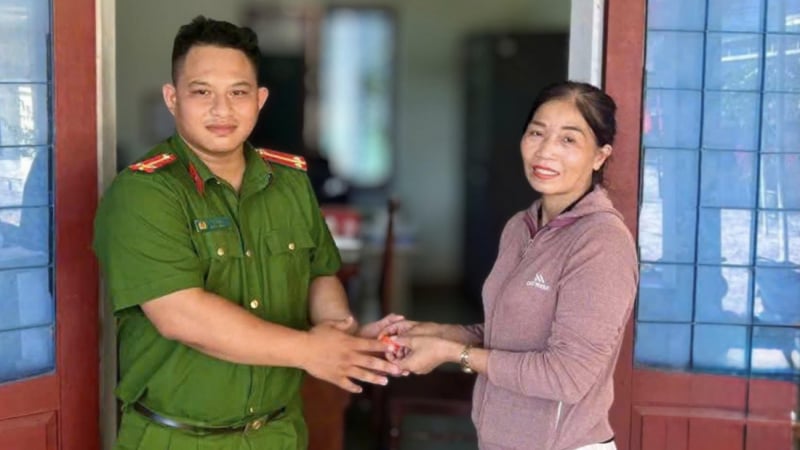 hieu-truong-truong-mam-non-o-quang-ngai-nhat-duoc-nhan-vang,-giao-lai-cong-an-tra-nguoi-danh-mat