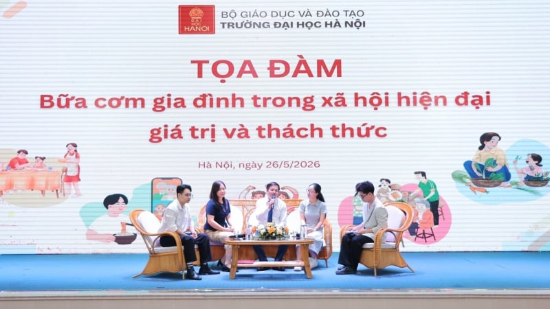 nguy-co-trong-bua-com-gia-dinh-thoi-hien-dai:-ngoi-ben-nhau-nhung-van-co-khoang-cach-vo-hinh