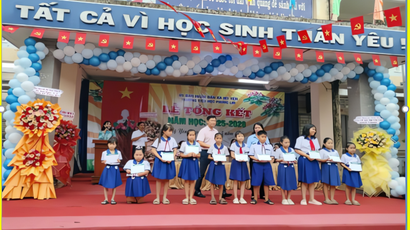 bai-du-thi-ngay-mai-trong-mat-em:-la-ngay-em-khong-con-phai-theo-me-di-ban-ve-so