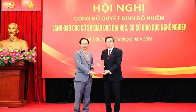 tan-quyen-giam-doc-dai-hoc-hue-va-chien-luoc-dua-truong-thanh-dai-hoc-quoc-gia