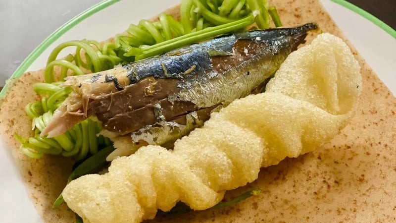 loai-ca-gia-re,-giau-vitamin-va-khoang-chat,-kho-ca-cuon-rau-song-banh-trang-dam-bao-an-la-nghien