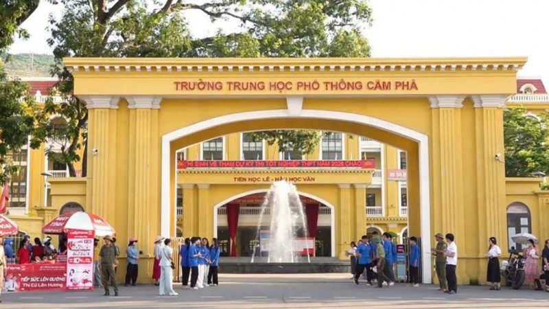 ky-luat-3-giam-thi-goi-y-thi-sinh-cho-ban-xem-bai-thi-tot-nghiep-thpt-o-quang-ninh