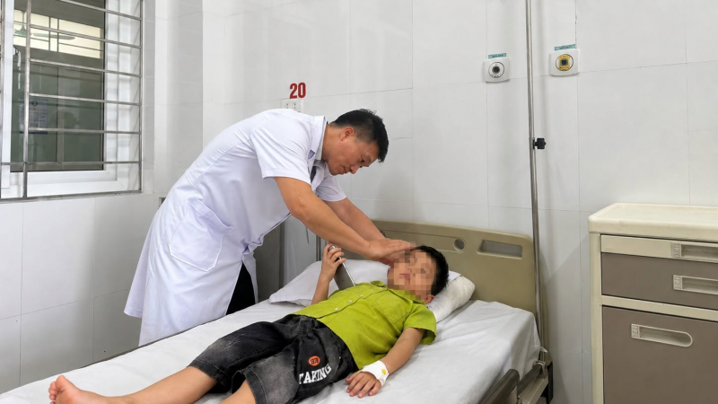 be-5-tuoi-chan-thuong-so-nao-nang-ne-sau-cu-nga,-bac-si-canh-bao-moi-nguy-vao-mua-he