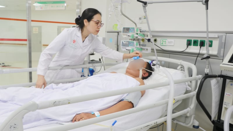 ha-noi-tung-uu-dai-chua-tung-co-de-hut-bac-si:-them-dong-luc-de-nhan-vien-y-te-gan-bo-voi-dia-ban