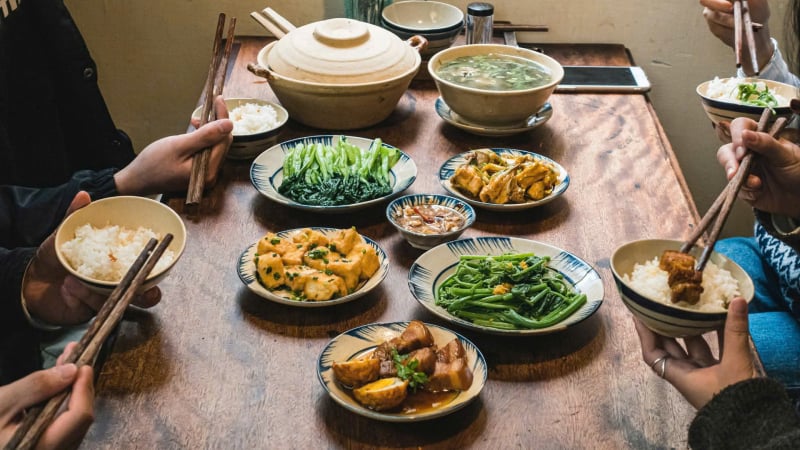 4-nam-lien-tiep-duoc-michelin-goi-ten,-quan-com-trong-khu-tap-the-cu-giu-tron-hon-bua-com-nha
