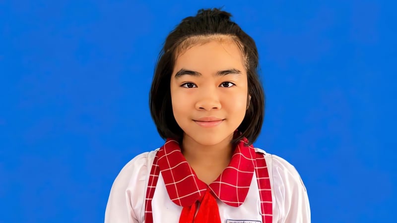 bai-du-thi-ngay-mai-trong-mat-em:-nhin-vao-doi-tay-chai-san-day-vet-kim-cham-cua-me-lam-dong-luc