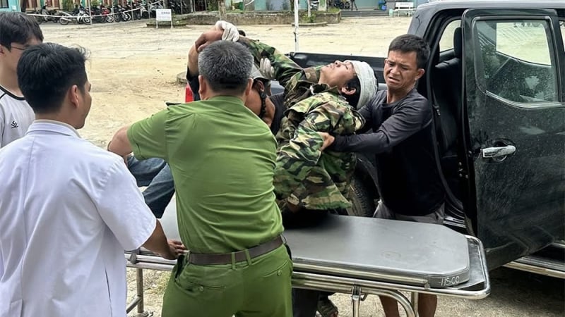 nguoi-dan-ong-len-con-co-giat,-nga-xe-ngay-truoc-cong-tru-so-cong-an-xa-va-cai-ket-may-man