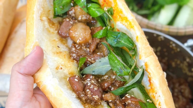kho-thit-theo-cach-nay-an-cung-banh-mi-dam-bao-huong-vi-moi-la,-thom-phuc,-ngon-tuyet