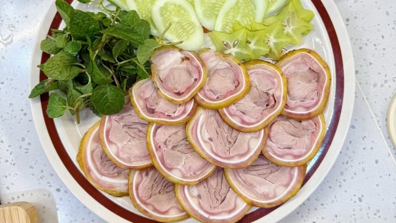 bo-phan-chua-nhieu-collagen-cua-con-heo,-lam-dep-da,-muot-toc,-lam-mon-nay-thom-ngon-cuc-pham