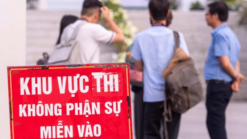 thi-lai-chuyen-tuyen-quang:-co-5-thi-sinh-khong-lam-thu-tuc-du-thi-chieu-nay