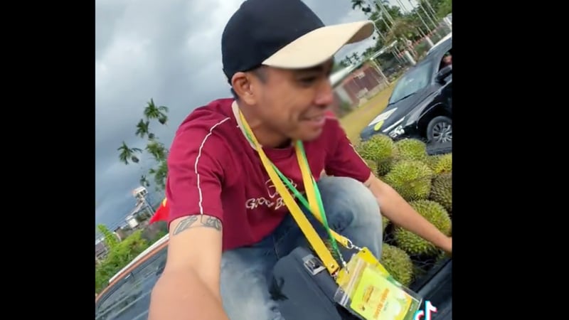 phat-ngon-tuc-tiu,-kol-cua-le-hoi-sau-rieng-dak-lak-bi-thu-hoi-the