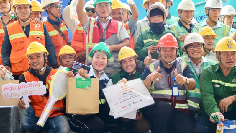 hon-1.000-cong-nhan-tai-cong-truong-apec-phu-quoc-duoc-cham-lo-an-sinh,-lan-toa-van-hoa-an-toan