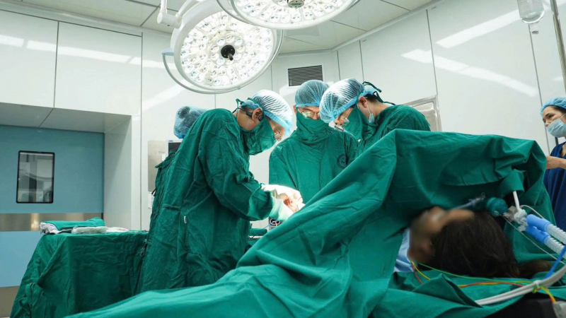 bat-ngo-phat-hien-khoi-u-o-bung-khong-lo-bi