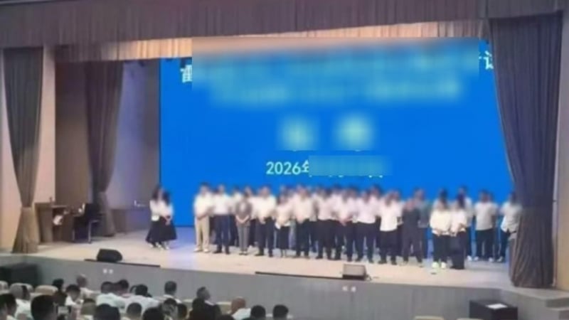 hon-20-giao-vien-bi-beu-xau-tren-san-khau-vi-hoc-sinh-diem-thap,-chinh-quyen-phai-xin-loi