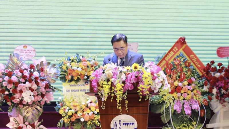 thu-truong-bo-nong-nghiep-va-moi-truong:-cac-em-sinh-vien-dang-co-mot-dieu-ma-nhieu-the-he-truoc-day-tung-mong-uoc