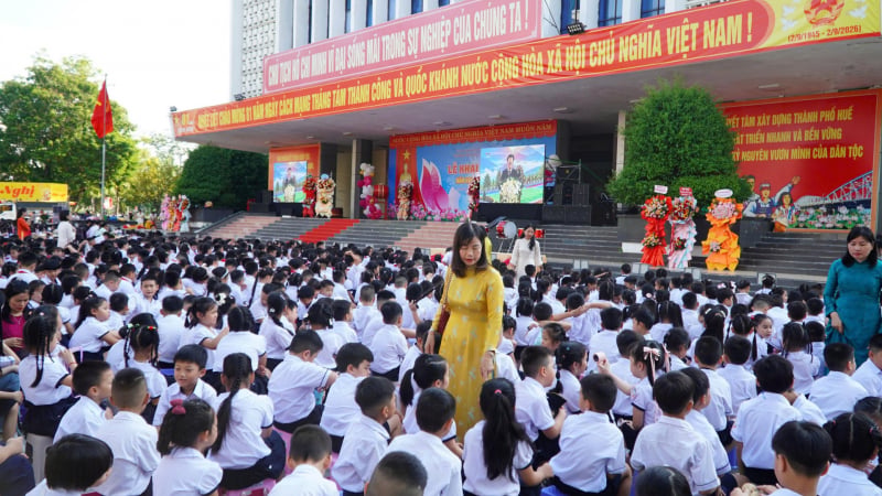 sau-sap-xep-truong-hoc,-hue-du-kien-chuyen-311-can-bo-quan-ly-sang-lam-giao-vien